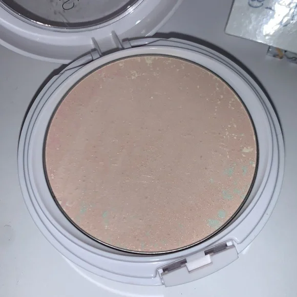 Light Super CC+ Color-Correction Powder Physicians Formula